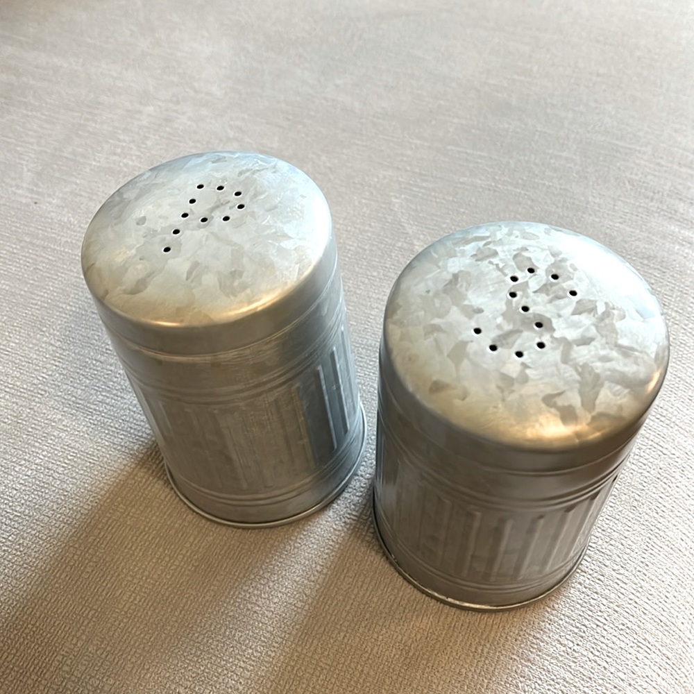 Gifts Plaza - Aluminum Salt and Pepper Shakers